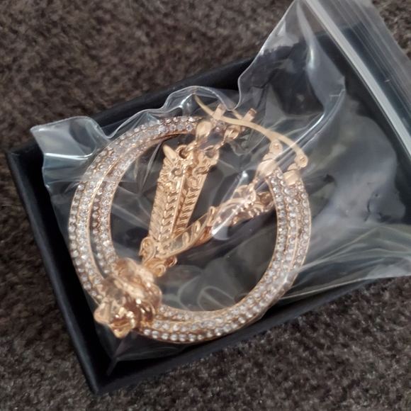 Designer Hoops earring with rhinestones - Picture 5 of 5